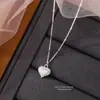 Pingente Colar Amor Escovado Feminino Luxo Leve Nicho Simples Avançado Em Forma de Coração Corrente para Clavícula Versátil Atacado