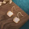 Brincos Estilo Chinês com Design de Palácio, Tarraxas de Folha de Bambu para Mulheres, Brincos Retrô Elegantes de Juta Sintética Branca