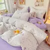 Juego de cuatro piezas de algodón acolchado fresco y sencillo estilo Ins, ultra suave para dormir sin nada, estampado floral estilo pastoral, juego de tres piezas para dormitorio, funda de edredón de gasa de doble capa