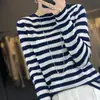 24 Outono e Inverno Novo Camisa de Base Tricô Fina Casual Redutora de Idade Listrada Interna Fina Imitação de Lã Camisa Tricô Top para Mulheres