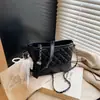 Bolsa Feminina Pequena Estilo Luxo Bordado Acolchoado com Linha 2026 Verão Nova Moda Bolsa de Ombro Único com Corrente Simples Bolsa Hobo