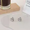 Nuevos pendientes de aleación de Oro Blanco adorables con forma de corazón, estilo dulce, fresco y frío, joyería para orejas, pendientes con diseño de temperamento, clip para orejas
