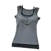 Nuevo estilo de conjunto de dos piezas con top de tirantes a rayas para mujer, corte ajustado, sin mangas, se puede usar como capa exterior o interior, con copas de sujetador integradas