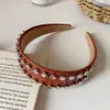 Diadema Ancha Tachonada Estilo Europeo y Americano para Mujeres, Diadema de Cuero de Corona Alta, Accesorio para el Cabello Único y Elegante