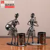 Sujetalápices de Hierro para Manualidades Regalo Metálico de Artista para Amigos Reproductor de Música Iron Man Moderno Sencillo