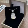 Collar para mujer con colgante bañado en plata con figura de Buda de calcedonia blanco hielo, diseños de hoja y calabaza, ágata y jade de Maitreya