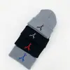 Venta caliente transfronteriza comercio exterior otoño e invierno Nuevo gorro de punto bordado sombrero europeo y americano sombrero de gorro de moda sombrero cálido de lana para el frío