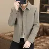 Roupas de exterior para primavera e outono para homens: jaqueta jacquard estilosa, bonita e moderna com gola de lapela, uma jaqueta fina e legal para jovens