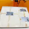 Atacado Caixa de Presente Conjunto de Toalhas Veludo Coral Toalha de Banho Conjunto de Três Peças Toalha de Praia Macia e Absorvente Toalha de Lembrança Atacado