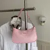 Bolso acolchado con cadena simple y elegante para mujer, nuevo estilo de verano en piel sintética PU, bolso de axila con detalles metálicos, bolso de hombro pequeño
