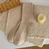 Calcetines holgados sin costuras en tonos tierra estilo coreano para mujer, de punto doble a media pantorrilla, algodón, patrón retro en relieve, calcetines de color liso versátiles para otoño e invierno
