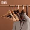 Percha de madera maciza para ropa de hotel, con hombros anchos, para dormitorio, venta al por mayor, sin dejar rastro