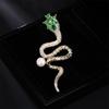 Broche Serpiente Espíritu Creativo Moda Perla de Agua Dulce Retro Temperamento Animal del Zodíaco Corsage Traje Chaqueta Abrigo Pin