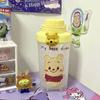 Botella de Agua de Verano Toy Story Vaso Lindo Deportivo Celebridad de Internet Vaso Shaker Vaso de Plástico para Estudiantes con Stickers 3D