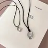 Colar minimalista com pingente geométrico de metal e cordão de cera, versátil e estiloso, design de gota d'água oca, corrente longa estilo corda para suéter e corrente para moletom