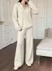 Nuevo conjunto de punto para otoño e invierno para mujer, estilo suelto y casual, suéter de cuello en V de color liso y pantalones de pierna ancha, conjunto de dos piezas para casa