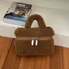 Bolsa de Mão Versátil Nova Moda Outono 2026 Transfronteiriça Bolsa Plush Casual de Grande Capacidade Bolsa de Ombro Transversal