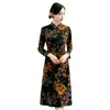 Cheongsam para madre de mediana edad otoño e invierno manga larga forro polar engrosado vestido de boda talla grande retro mejorado elegante vestido largo