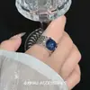 Anel Quadrado de Diamante Azul Estilo Vintage, Fashion, Exquisito, Criativo, com uma Vibe Cool e Elegante, Versátil e Tendência