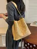 Bolso Cubo Retro Tejido de Gran Capacidad para Mujer 2026 Primavera Nuevo Versátil Textura de Alta Calidad Bolso de Hombro/Axila