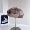 2025 Versión Coreana Nuevo Boina de Cuadros Británicos para Mujer Otoño Casual Cálido Sombrero de Artista Versátil Elegante Sombrero de Calabaza