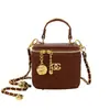 Bolsa pequena quadrada versátil e fashion, design simples, transversal, estilo Chanel, bolsa plissada transfronteiriça, novo modelo 2026