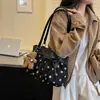 Bolsa de ombro plissada com poá de estilo coreano, nova, de nicho, transfronteiriça, relaxada e estilosa para o trabalho, bolsa de axila requintada e moderna