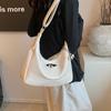 Bolso pequeño de crowdsourcing popular de este año 2024, nuevo bolso de mujer de otoño, bolso de mensajero con textura de moda, bolso de mano con todo incluido