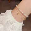 Moda de Nicho, Versátil e Delicado Pulseira Estrela de Corrente Dupla de Pérolas, Joia de Mão com Design Doce e Simples Personalizado Atacado
