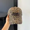 Gorra de Béisbol Retro Americana con Estampado de Leopardo y Bordado de Letras para Mujer, Hace que la Cara se Vea Más Pequeña, Visera Ancha, Circunferencia de Cabeza Grande, Corona Suave