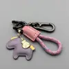 Llavero de dibujos animados "Hazte rico al instante" Llavero creativo para llaves de coche Cuerda tejida a mano de cuero Colgante para mochila Regalo