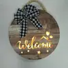 Placa Decorativa de Boas-Vindas Pendurada na Porta Iluminação LED Xadrez Laço Boas-Vindas Luz Amarela Super Brilhante Grão de Madeira Placa Pendurada para Casa