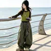 Conjunto para Meninas Estilo Primavera/Outono 2026 Novo Conjunto de Três Peças para Crianças com Manga Longa, Camada Base, Colete, Calça de Pernas Largas