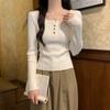 Suéter de punto con cuello cuadrado estilo francés, camisa con base de clavícula con fugas para mujer, otoño e invierno 2024, top de manga larga con botones y corte ajustado con sensación de textura