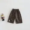 Série Elegante com Estampa de Leopardo 2026 Novo Macacão de Primavera Super Fofo com Patchwork de Estampa de Leopardo Moda para Recém-Nascidos Tendência de Roupa de Primavera