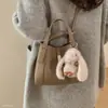 Bolsa de balde outonal estilo coreano e japonês, alça de ombro única, bolsa transversal moderna, novo design, requintado padrão de coelho 2026