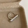 Anillo Geométrico Metálico Mate Exagerado Elegante Europeo y Americano para Mujer Retro Lujo Accesible Moda Tendencia Versátil Anillo Anillo