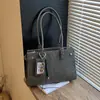 Bolsa de Mão Transfronteiriça Nova de Grande Capacidade, Bolsa de Moda Retrô, Nova Bolsa Tote de Ombro Simples e de Alta Qualidade na Moda