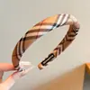 Diadema Nueva Retro 2026 Hace que la Cara se Vea Más Pequeña Diadema Elegante para Mujeres Ilumina la Piel No Aprieta la Cabeza Estilo Perezoso Pinzas para el Cabello Accesorios para el Cabello Mayoreo
