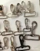 Suministros de Fábrica Placas de Identificación de Aleación de Zinc, Ganchos para Lanyard de Insignias, Ganchos Color Oliva en Stock, Ganchos para Portatarjetas de Identificación