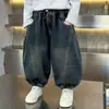 Calças Jeans para Meninos Primavera e Outono 2026 Novas Calças Lanternas Legais e Bonitas Roupas Infantis Primavera e Outono Calças Scimitar Roupas Infantis
