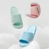Pantuflas de Mujer en Stock para Verano, Pantuflas de Baño para el Hogar de Moda para Parejas, Pantuflas Ligeras Casuales Frescas, Pantuflas de Verano Antideslizantes al por Mayor con una Sensación Suave al Caminar