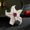 Broche Exquisito e Criativo de Flor Estrela-do-Mar, Broche de Casaco de Luxo de Alta Qualidade, Alfinete de Alta Qualidade com Diamantes, Vermelho Novo Modelo