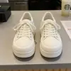 Zapatillas Blancas de Imitación de Cuero para Mujer 2026 Primavera Nuevas Zapatillas Versátiles de Suela Gruesa que Aumentan la Altura Zapatos Deportivos Casuales de Suela Suave para Mujer