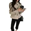Trench coat curto de manga comprida, caimento justo, de abotoamento duplo, para mulheres, versão coreana primavera/outono 2026, gola lapela, estilo workwear, jaqueta de cor sólida