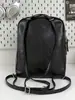 Mochila suave de PU color café rico estilo británico vintage para estudiantes universitarios y parejas, adecuada para un look relajado, para clases y salidas, también se puede usar como bolso de hombro