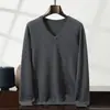 Novo suéter de caxemira outono e inverno com design pullover de gola V para homens, top de base de manga longa malha lisa 12 pontos
