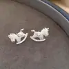 Pendientes de Zirconia con Diseño Retro Simple de Año Zodiacal Caballo, Pendientes de Lujo Ligero de Gama Alta, Exquisitos Accesorios para Orejas Modernos y Personalizados
