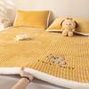 Almohadilla de Cama de Terciopelo de Leche Engrosada de Invierno Pieza Única 2025 Nuevo Cubrecama de Franela Coral Acolchado Juego de Sábanas de Cama Tres Piezas