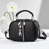 Bolsa de Mamá Transfronteriza Modelo Nuevo 2025 con Colgante de Oso, Bolso de Mano para Mujer, Bolso Cruzado de Hombro Casual Simple y Elegante